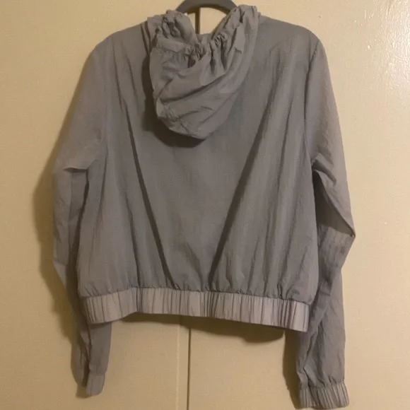 NWOT FABLETICS Donovan ruched light cover up windbreaker perfect after workout! - Picture 4 of 11